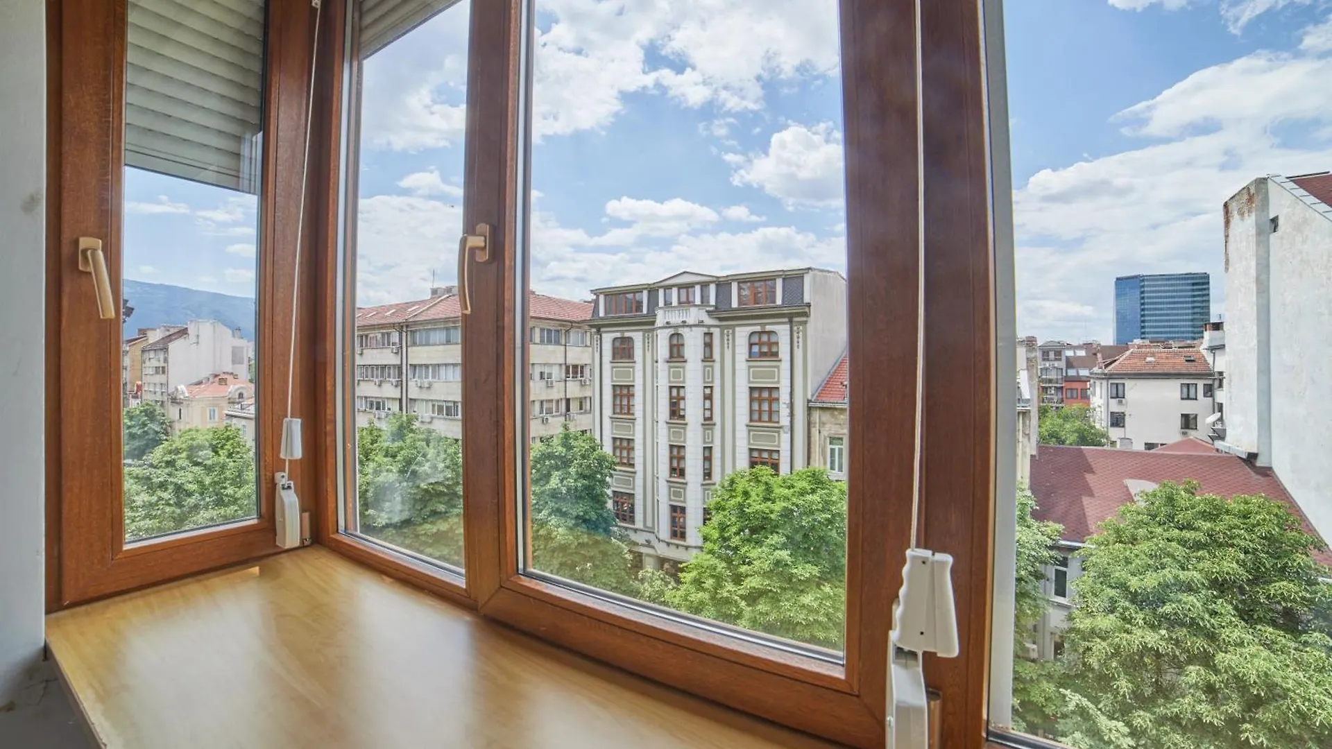 Spacious Flat On Sofia'S Main Street 소피아