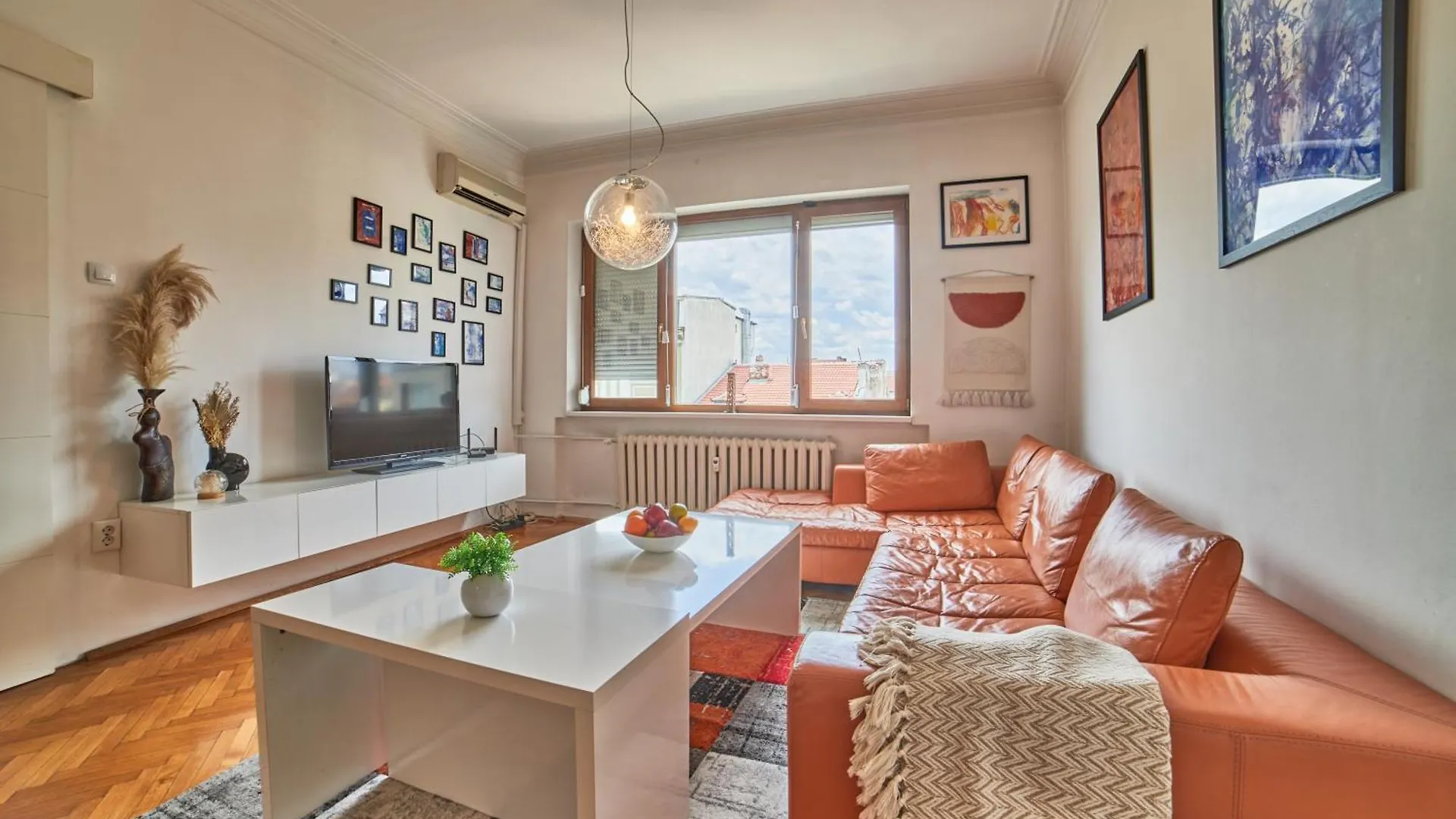 Spacious Flat On Sofia'S Main Street